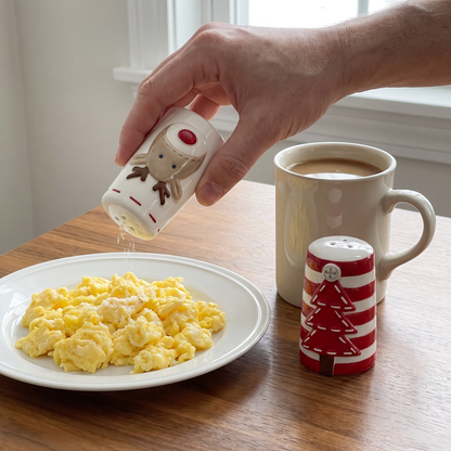 Salting scrambled eggs with the reindeer shaker