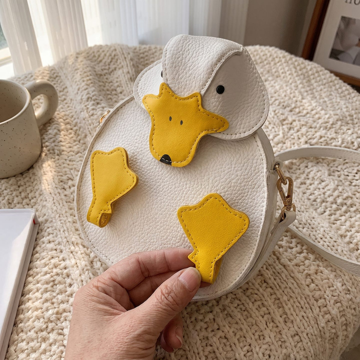 Close-up of the duck's head, bill and the loose worry foot