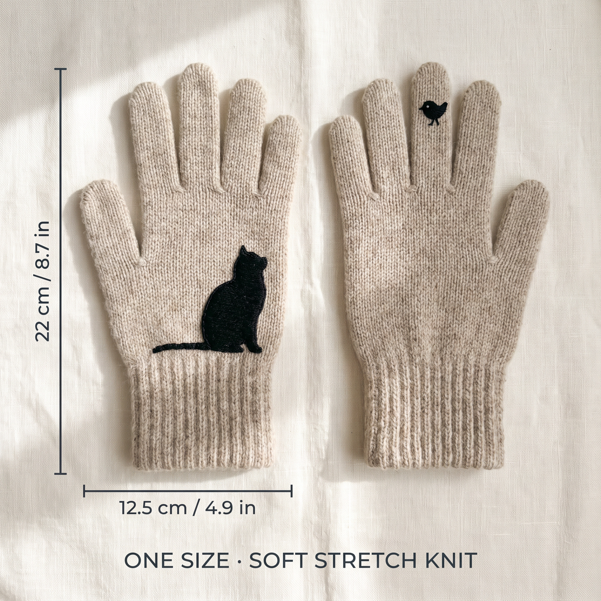 Size of Eirlys's gloves: about 22 cm long and 12.5 cm across the palm