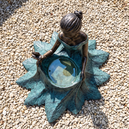 View from above: the leafy gown spreads like a green star around the water bowl